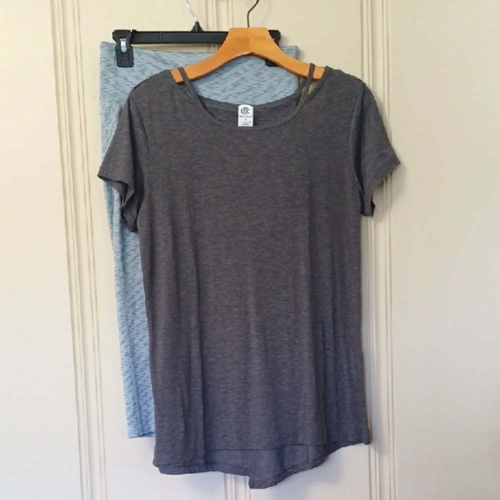 Champion Workout Set Gray Short Sleeve Top & Subtle Print Capri Leggings WM